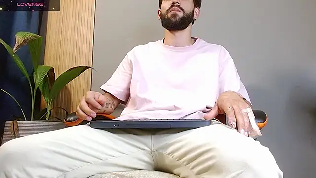 Snapshot of Mr_WhiteCock chatting on October 31, 2025, 11:55 pm Mr WhiteCock online show from October 31, 2025, 11:55 pm