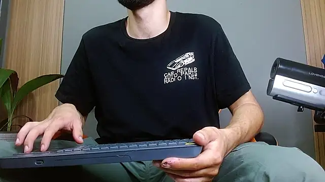 Snapshot of Mr_WhiteCock chatting on October 28, 2025, 11:25 pm Mr WhiteCock online show from October 28, 2025, 11:25 pm