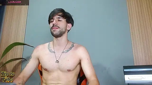 Snapshot of Mr_WhiteCock chatting on December 3, 2025, 11:04 pm Mr WhiteCock online show from December 3, 2025, 11:04 pm