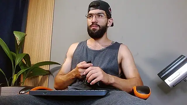 Snapshot of Mr_WhiteCock chatting on September 29, 2025, 11:21 pm Mr WhiteCock online show from September 29, 2025, 11:21 pm