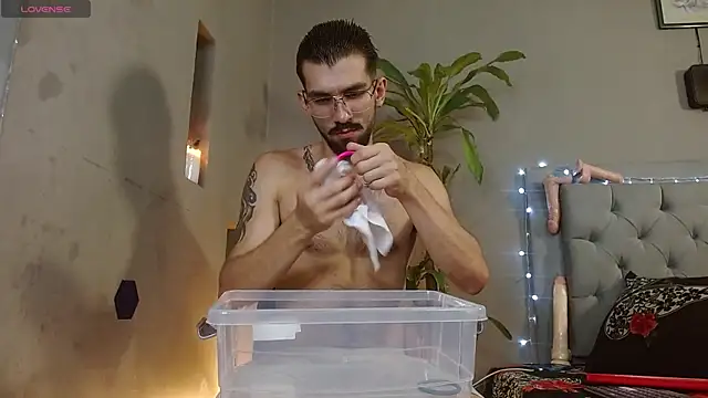 Snapshot of Mr_WhiteCock chatting on March 3, 2025, 10:31 pm Mr WhiteCock online show from March 3, 2025, 10:31 pm