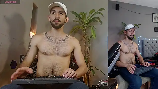 Snapshot of Mr_WhiteCock chatting on March 9, 2025, 6:32 pm Mr WhiteCock online show from March 9, 2025, 6:32 pm