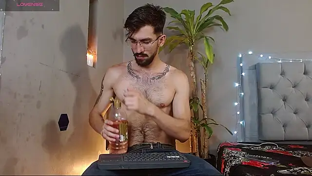 Snapshot of Mr_WhiteCock chatting on March 11, 2025, 12:33 am Mr WhiteCock online show from March 11, 2025, 12:33 am