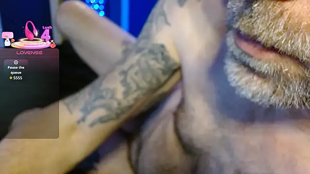 Snapshot of Krys_and_Steve chatting on December 2, 2025, 11:06 pm Krys and Steve online show from December 2, 2025, 11:06 pm