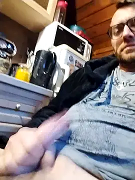 Snapshot of tomee83 chatting on November 20, 2025, 6:03 am tomee83 online show from November 20, 2025, 6:03 am