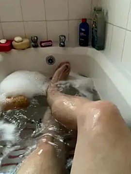 Snapshot of Russell1508 chatting on November 10, 2025, 3:06 pm Russell1508 online show from November 10, 2025, 3:06 pm