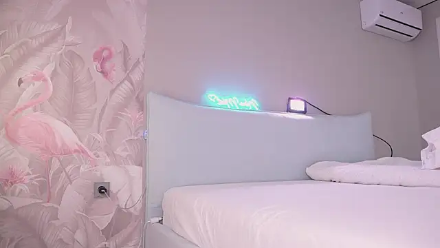 Snapshot of NinaMint chatting on November 23, 2025, 4:39 pm NinaMint online show from November 23, 2025, 4:39 pm