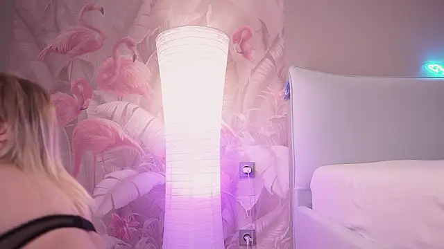 Snapshot of NinaMint chatting on February 20, 2026, 6:43 pm NinaMint online show from February 20, 2026, 6:43 pm