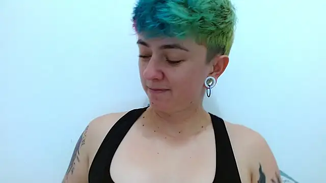 tomboyblue online show from November 12, 2025, 2:26 am