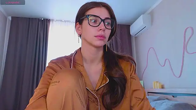 Snapshot of Elika_Foxxx chatting on March 17, 2025, 11:10 am Elika Foxxx online show from March 17, 2025, 11:10 am