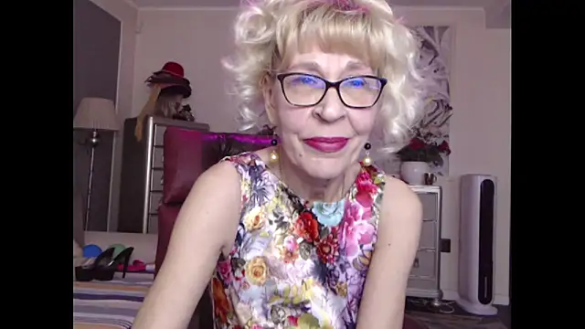 Snapshot of HornyMilf_555 chatting on October 28, 2025, 2:16 pm HornyMilf 555 online show from October 28, 2025, 2:16 pm
