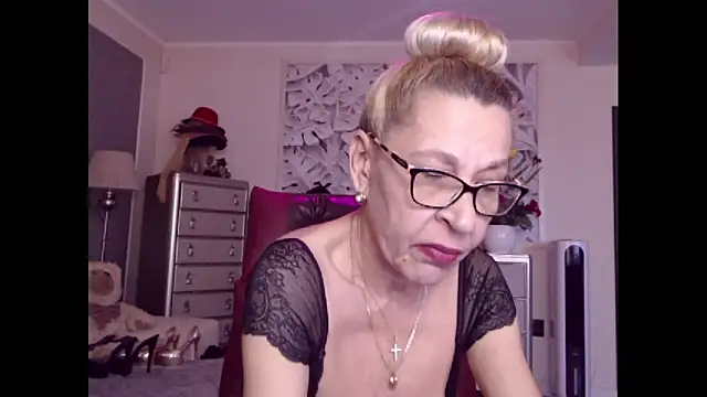 Snapshot of HornyMilf_555 chatting on October 13, 2025, 11:01 am HornyMilf 555 online show from October 13, 2025, 11:01 am