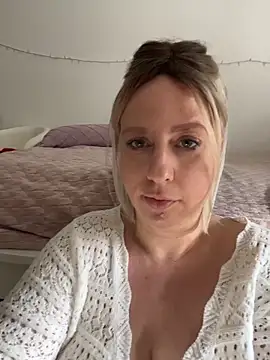 MariaValentine online show from June 1, 2026, 8:03 am