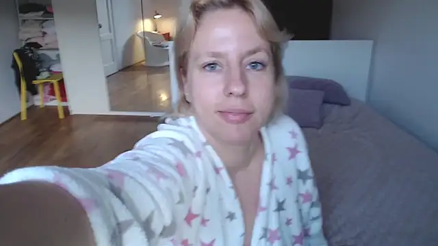 Snapshot of MariaValentine chatting on October 25, 2025, 5:28 am MariaValentine online show from October 25, 2025, 5:28 am