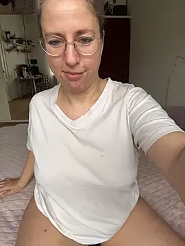 MariaValentine online show from January 17, 2026, 7:12 am