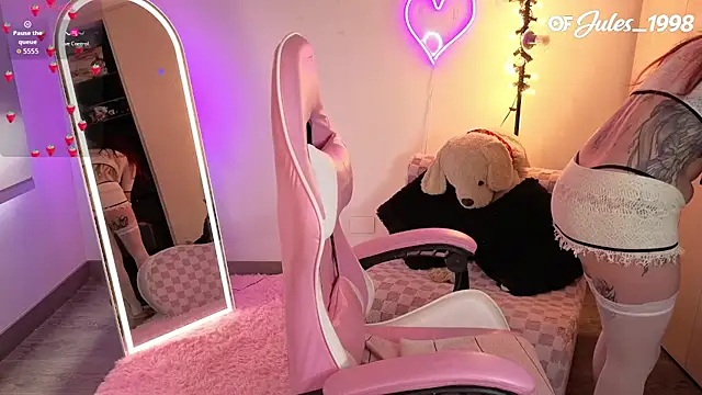 violet ch online show from February 22, 2026, 8:32 pm