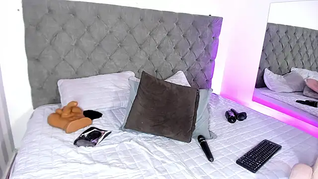 rebeca cortez  online show from March 10, 2025, 4:49 am