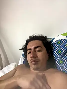 Snapshot of DanielGomez9 chatting on December 15, 2025, 2:06 am DanielGomez9 online show from December 15, 2025, 2:06 am