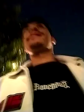 Snapshot of BradLovEmma_ chatting on December 13, 2024, 11:28 pm BradLovEmma online show from December 13, 2024, 11:28 pm