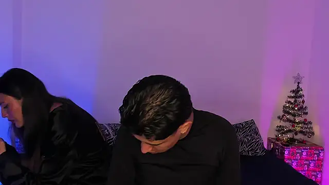 Snapshot of BradLovEmma_ chatting on January 8, 2025, 3:51 am BradLovEmma online show from January 8, 2025, 3:51 am