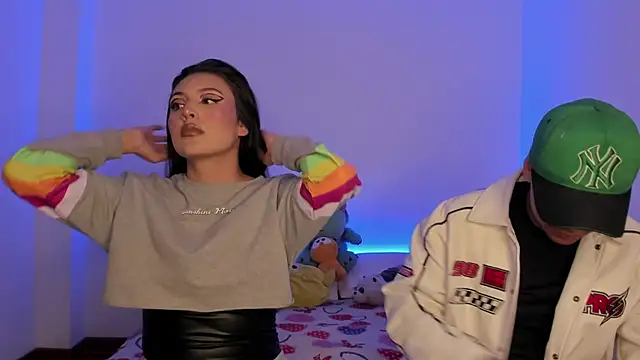 Snapshot of BradLovEmma_ chatting on February 13, 2025, 9:38 pm BradLovEmma online show from February 13, 2025, 9:38 pm