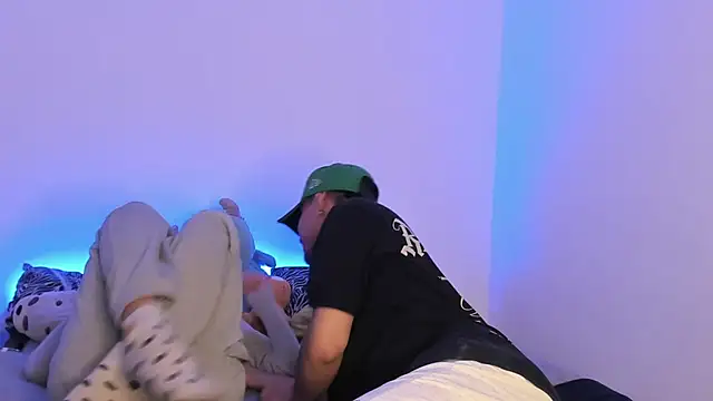 Snapshot of BradLovEmma_ chatting on February 28, 2025, 4:21 am BradLovEmma online show from February 28, 2025, 4:21 am