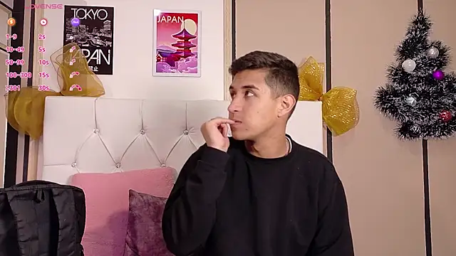 Snapshot of BradLovEmma_ chatting on December 4, 2025, 3:27 am BradLovEmma online show from December 4, 2025, 3:27 am