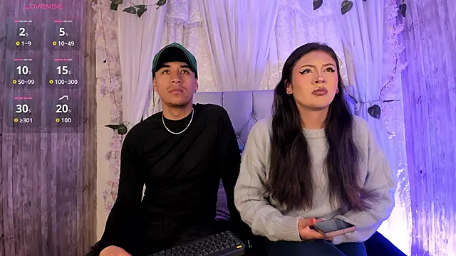 Snapshot of BradLovEmma_ chatting on October 21, 2025, 10:25 am BradLovEmma online show from October 21, 2025, 10:25 am