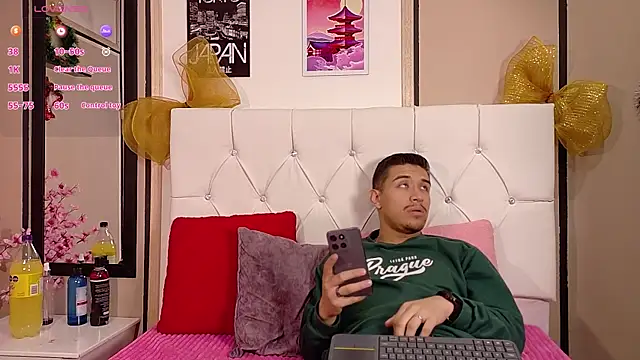 Snapshot of BradLovEmma_ chatting on December 3, 2025, 2:34 am BradLovEmma online show from December 3, 2025, 2:34 am