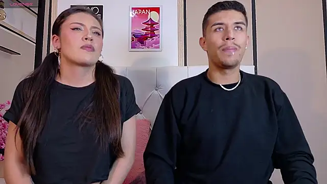 Snapshot of BradLovEmma_ chatting on November 27, 2025, 2:34 am BradLovEmma online show from November 27, 2025, 2:34 am