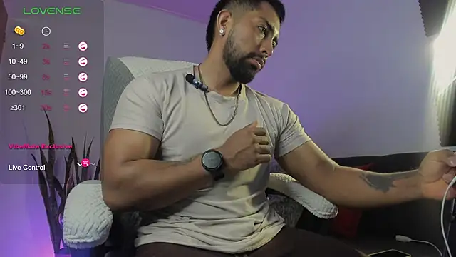 Snapshot of Couple_muscle1 chatting on May 24, 2026, 5:35 pm Couple muscle1 online show from May 24, 2026, 5:35 pm