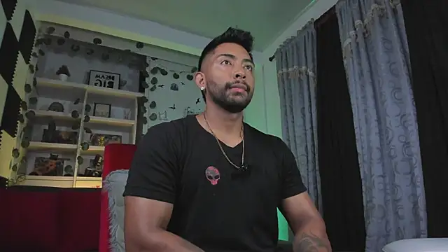 Snapshot of Couple_muscle1 chatting on January 13, 2026, 8:46 pm Couple muscle1 online show from January 13, 2026, 8:46 pm