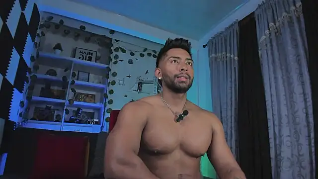 Snapshot of Couple_muscle1 chatting on February 5, 2026, 9:32 pm Couple muscle1 online show from February 5, 2026, 9:32 pm