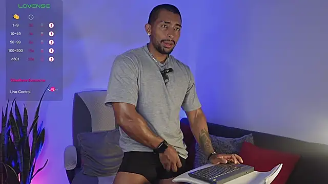 Snapshot of Couple_muscle1 chatting on April 21, 2026, 8:59 pm Couple muscle1 online show from April 21, 2026, 8:59 pm