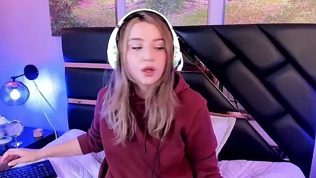 Snapshot of Annie_mone chatting on December 10, 2024, 9:00 pm Annie mone online show from December 10, 2024, 9:00 pm