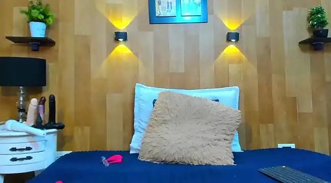 marianaa90 online show from March 12, 2025, 7:25 pm