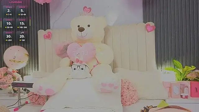 Snapshot of Madiee_Rhea chatting on April 30, 2026, 8:57 pm Madiee Rhea online show from April 30, 2026, 8:57 pm