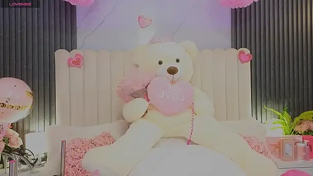 Snapshot of Madiee_Rhea chatting on April 28, 2026, 7:40 pm Madiee Rhea online show from April 28, 2026, 7:40 pm