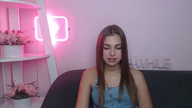 Snapshot of MilanaAngelAs chatting on November 3, 2025, 5:45 am MilanaAngelAs online show from November 3, 2025, 5:45 am