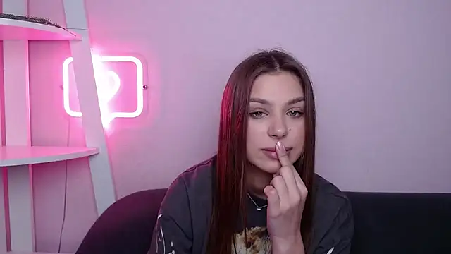 MilanaAngelAs online show from April 6, 2026, 4:41 am