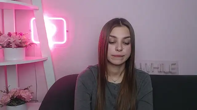 Snapshot of MilanaAngelAs chatting on December 15, 2025, 8:58 pm MilanaAngelAs online show from December 15, 2025, 8:58 pm