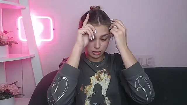 Snapshot of MilanaAngelAs chatting on November 24, 2025, 9:15 pm MilanaAngelAs online show from November 24, 2025, 9:15 pm