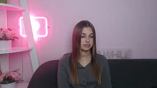 Snapshot of MilanaAngelAs chatting on November 25, 2025, 8:42 pm MilanaAngelAs online show from November 25, 2025, 8:42 pm