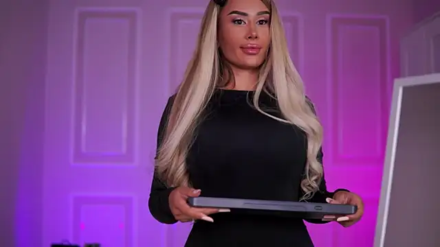 Snapshot of EvaZane chatting on October 28, 2025, 10:09 pm EvaZane online show from October 28, 2025, 10:09 pm