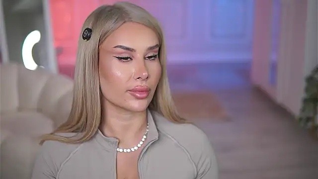 EvaZane online show from February 2, 2026, 8:41 pm