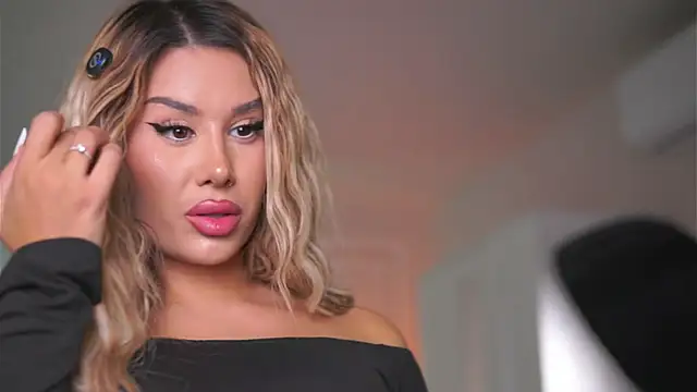 Snapshot of EvaZane chatting on December 14, 2025, 7:30 pm EvaZane online show from December 14, 2025, 7:30 pm