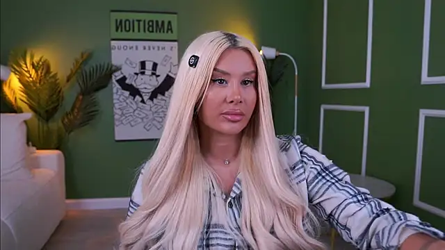 EvaZane online show from April 20, 2026, 9:56 am