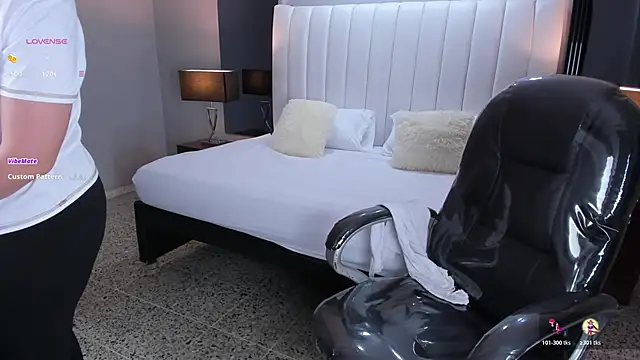 Snapshot of vanity_sex chatting on October 22, 2025, 11:42 am vanity sex online show from October 22, 2025, 11:42 am