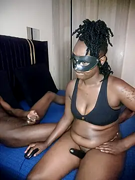 Snapshot of KikiLovesD chatting on November 13, 2025, 7:56 am KikiLovesD online show from November 13, 2025, 7:56 am