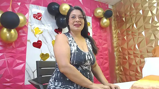 MiaCallie online show from November 20, 2025, 6:41 pm